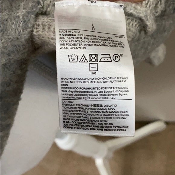 Banana Republic Gray and Off White Turtleneck - Picture 7 of 8